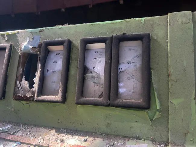 Mierniki Pulpitu Sterowniczego - na dzien dzisiejszy wiekszosc jest rozkradziona. - Elektrociepłownia EC-2 - photo 31/47