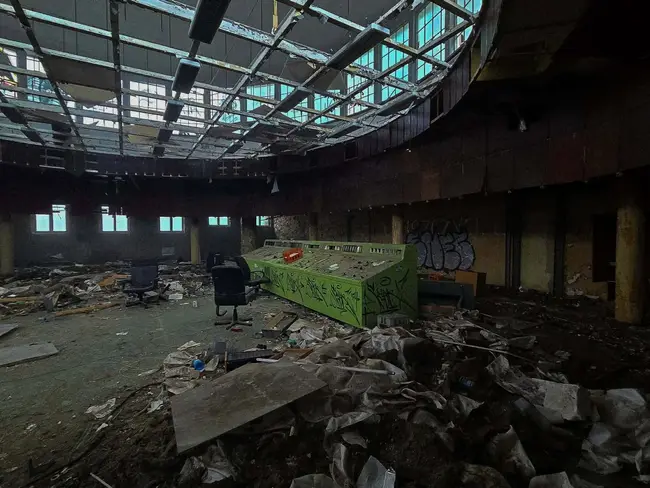 Główna Nastawnia, niestety już nieźle zniszczona :( - EC-2, Łódź - photo 10/16