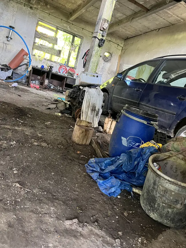 Stodoła z drugim seatem w PGR - Motoryzacja na urbexie i nie tylko :) - zdjęcie 16/43