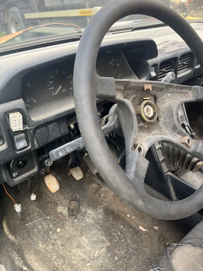 Polonez truck w PGR - Motoryzacja na urbexie i nie tylko :) - zdjęcie 17/43
