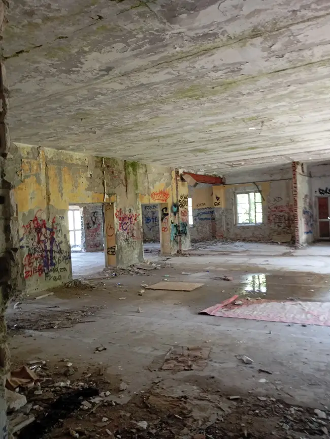 Lone Wolf Urbex - photo 54/89