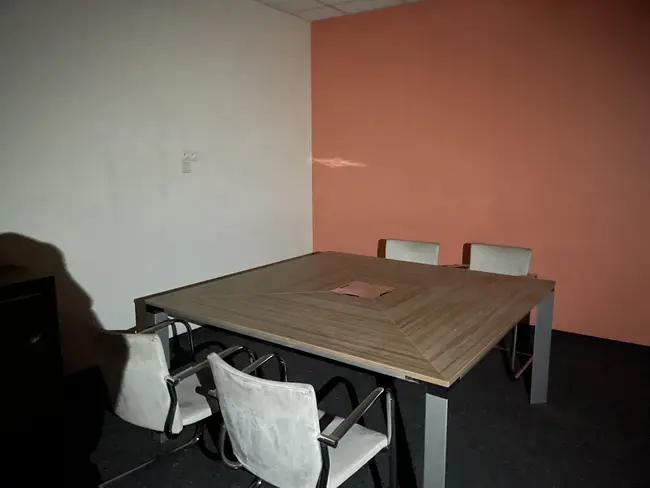 Opuszczone biura backrooms - zdjęcie 2/10