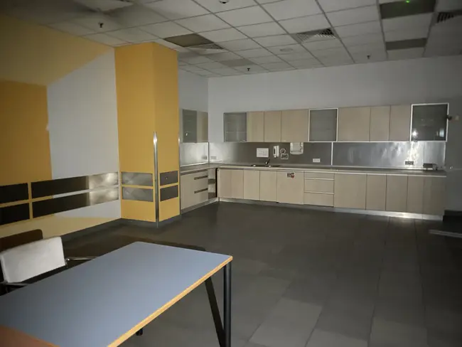 Opuszczone biura backrooms - zdjęcie 4/10
