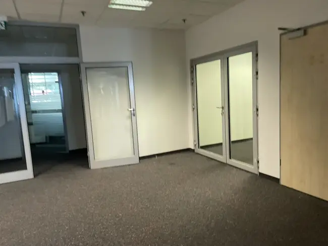 Opuszczone biura backrooms - zdjęcie 8/10