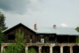 Opuszczony i niedokończony Dom , Siestrzeń