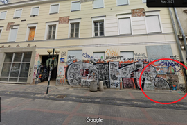 Opuszczona kamienica na Chmielnej 16