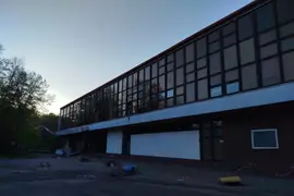 Hale targowe i biurowiec