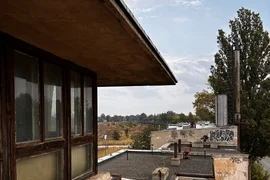 Opuszczona kotłownia z kominem