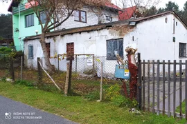 Opuszczony dom i gospodarstwo, Warszawa