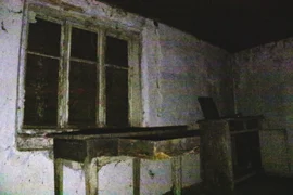 2 opuszczone domy w lesie