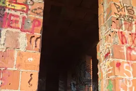 Nie dokończony dom z warsztatem i piwnicą