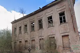 Obuszczony budynek