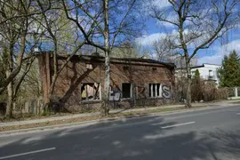 Mały opuszczony dom