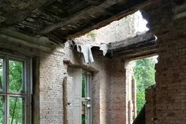 Spalony pałac/dwór