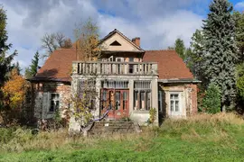 Dwór w Pisarzowicach