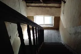 Opuszczona kamienica piaseczno