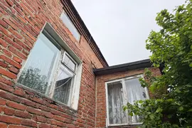 Opuszczony Dom Ze Stodołą