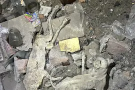 Opuszczona kamienica "spadające tynki"