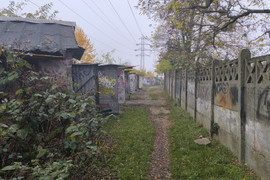 Opuszczone  lokomotywy manewrowe.