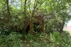 Ruiny domu i stodoła