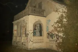 Opuszczony dworek, Piaseczno