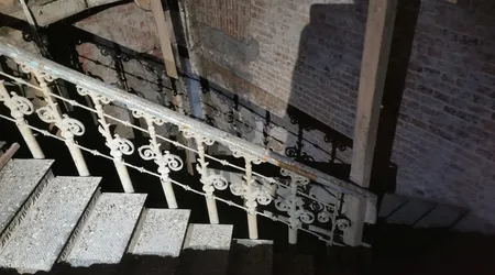 Opuszczona kamienica na chmielnej