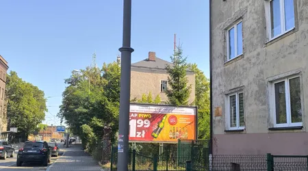 Opuszczona kamienica.