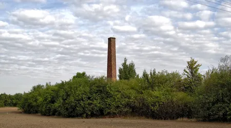 Komin i ruiny cegielni, gąbin