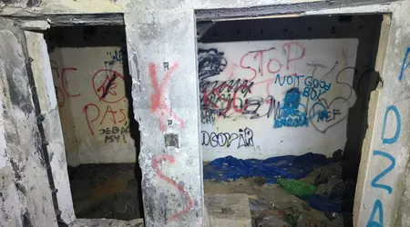 Schron obok pociągów