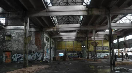 Opuszczona hala dawnych zakładów e d a
