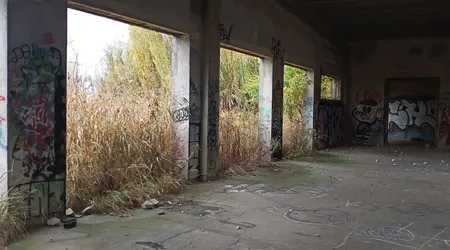 Ruiny i stary magazyn