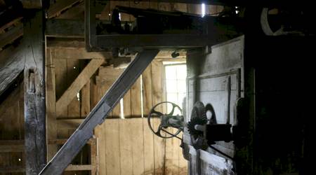 Drewniany młyn, joniec