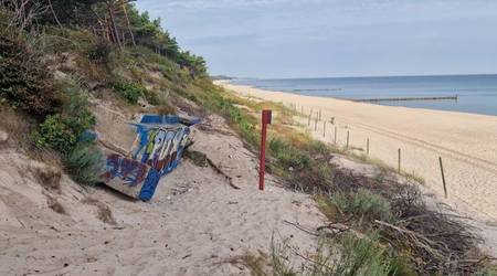 Opuszczony bunkier na wydmie