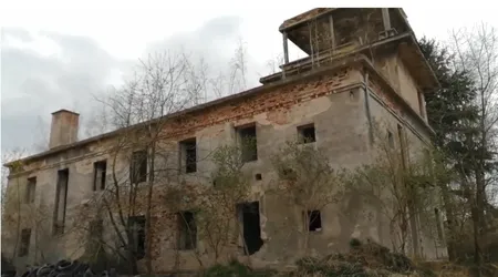 Opuszczony budynek kontroli lotów