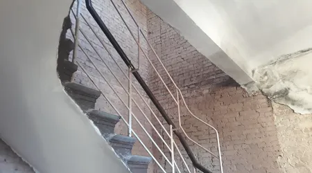 D a w n y d o m z d r o j o w y