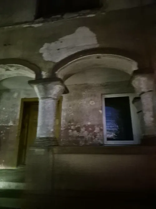 Częściowo opuszczony budynek - zdjęcie 1/3