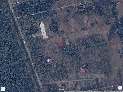 Opuszczona posiadłość z domkami obok - zdjęcie 1/1 - Google Satellite