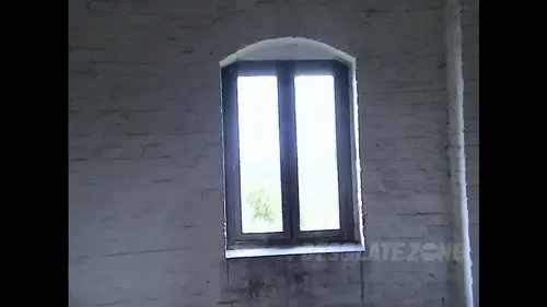 Opuszczony budynek i wieża
