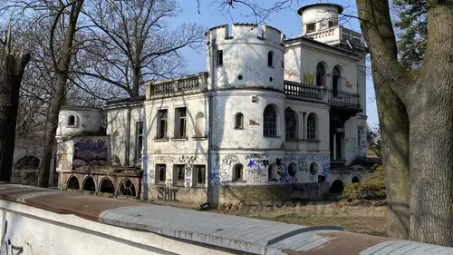 Opuszczona restauracja Baszta (willa z XIX wieku) - photo 1/47
