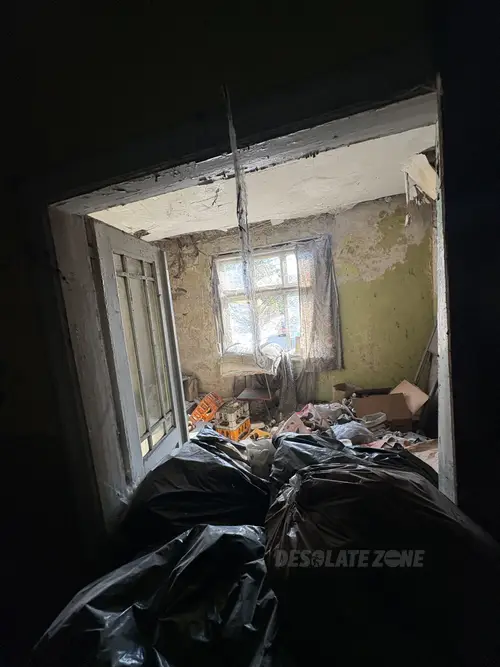 opuszczona kamienica przy tauron arenie - zdjęcie 3/12