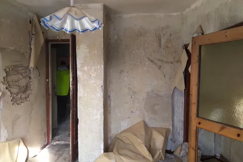 Opuszczony dom - zdjęcie 2/4