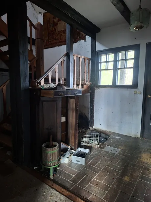 dwa opuszczone domki