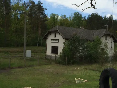 Opuszczony dworzec kolejowy - zdjęcie 2/4