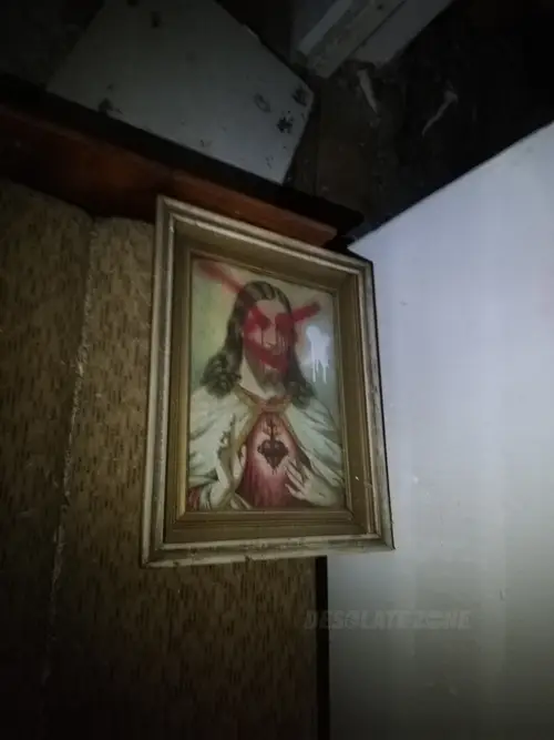 OPUSZCZONY DOM  - BUDZIWÓJ