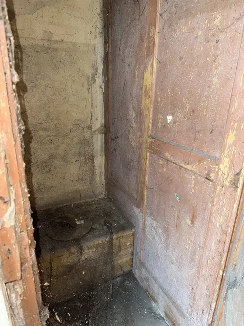 Opuszczona kamienica - zdjęcie 4/6