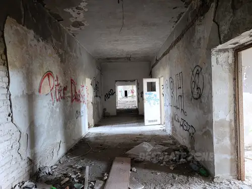 Opuszczone budynki po dawnych koszarach wojskowych, Borne Sulinowo - photo 6/40