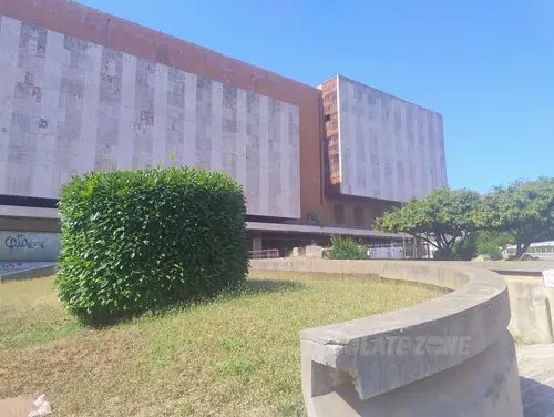 Opuszczona galeria handlowa
