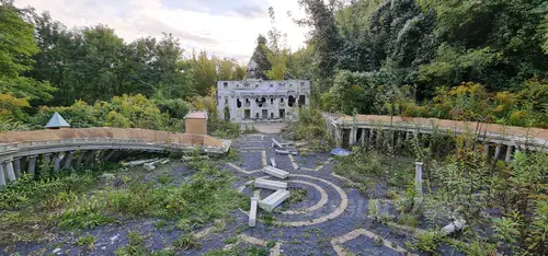 Opuszczony Park Miniatur Sakralnych Złota Góra w Częstochowie - photo 4/53
