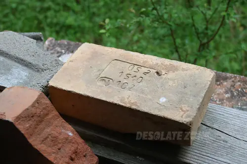 Opuszczona wioska w lesie - zdjęcie 7/9