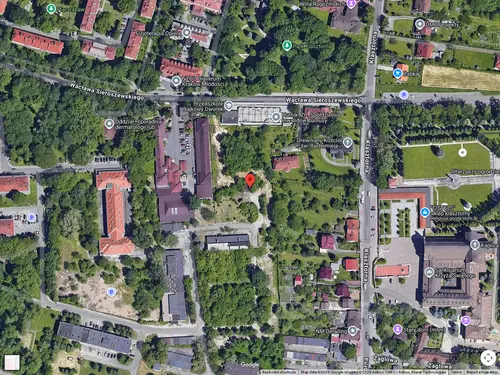 Mały budynek przy szpitalu - zdjęcie 1/1 - Google Satellite